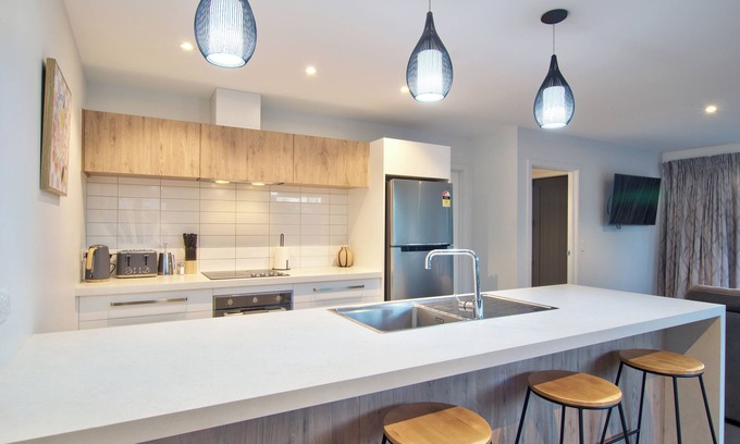 Lake Hayes House | Spacious, Modern Shotover Home For Family & Friends