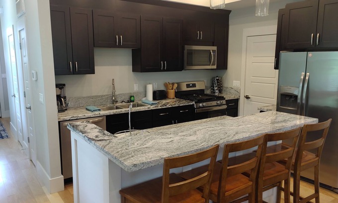 Chattanooga House | Spacious Modern Townhouse near Chattanooga Downtown Riverfront