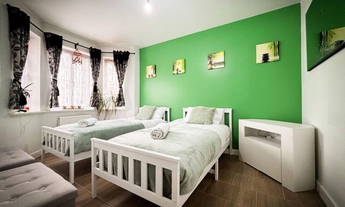 Birmingham House | Spacious Modern Townhouse, Discounts on long stays!