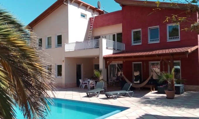 Calafell Villa | Spacious modern villa with gallery and heated pool