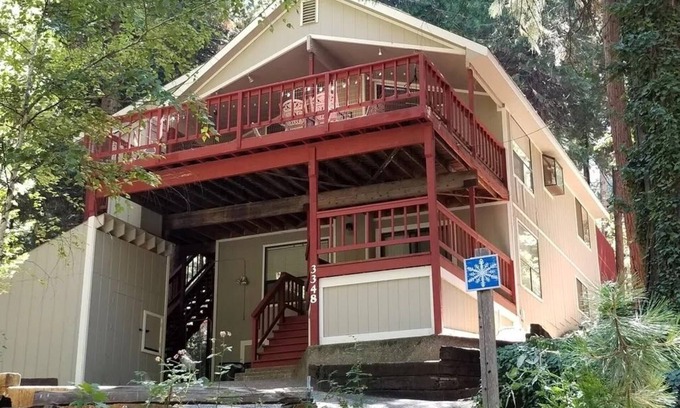 Glencoe House | Spacious Mountain Home-AC/Heating, Hot Tub, Dog Friendly, Game Room w/arcade