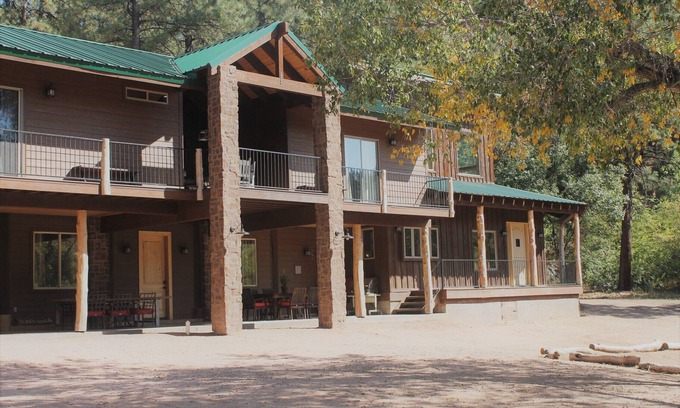 Young House | Spacious mountain retreat