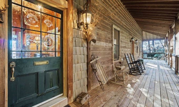 Cliff Ridge Colony House | Spacious Mountain Side Home with Spectacular Views
