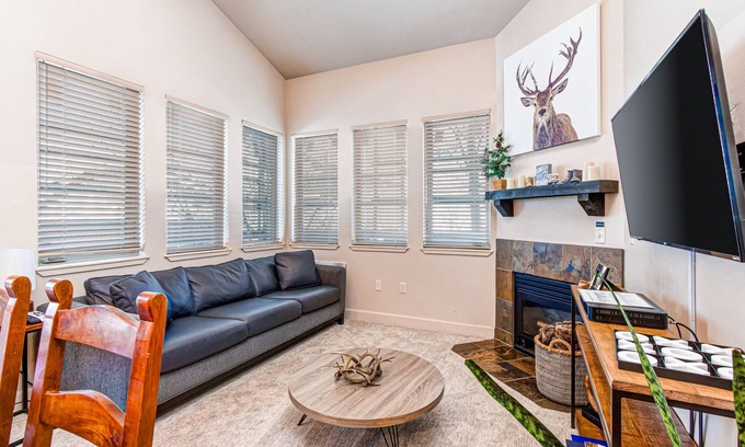 Kimball Junction Condo | Spacious mountain-view condo with fireplace, shared pool, hot tub & fitness room