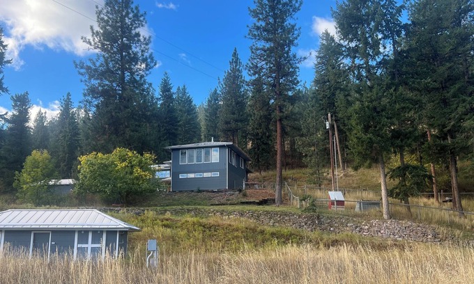 Missoula House | Spacious Mountainside Lodge on 10 acres in the outskirts of Missoula