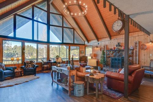 Munds Park House | Spacious Munds Park Cabin with Golf Course Views