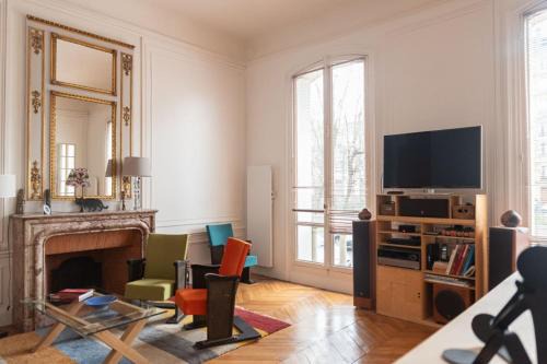Quartier de la Plaine-de-Monceaux Apartment | Spacious nest with terrace near Batignolles