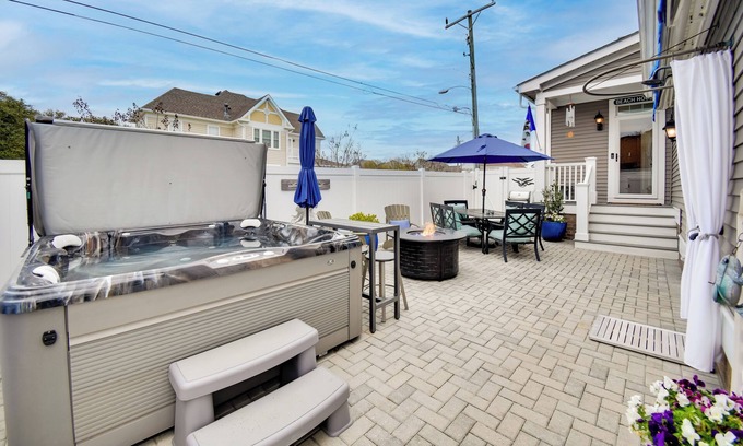 East Ocean View House | Spacious Norfolk Home w/Private Hot Tub!