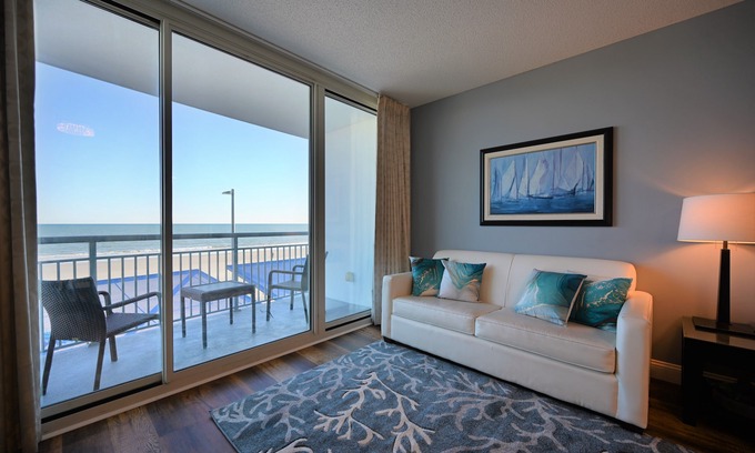 Downtown Myrtle Beach Condo | ⭐️Spacious Ocean Front Modern Decor.Spectacular View 2 Full Bath , 2nd floor