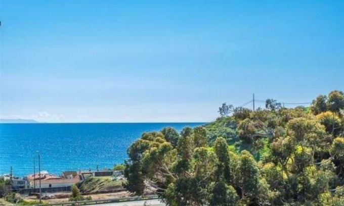 Eastern Malibu Condo | Spacious Ocean View Condo in Malibu