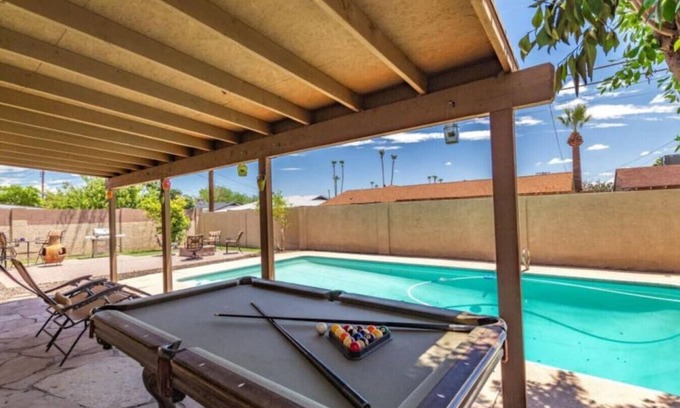 Scottsdale Estates Nine House | Spacious Old Town Heated Private Pool FirePit/Yard, Games