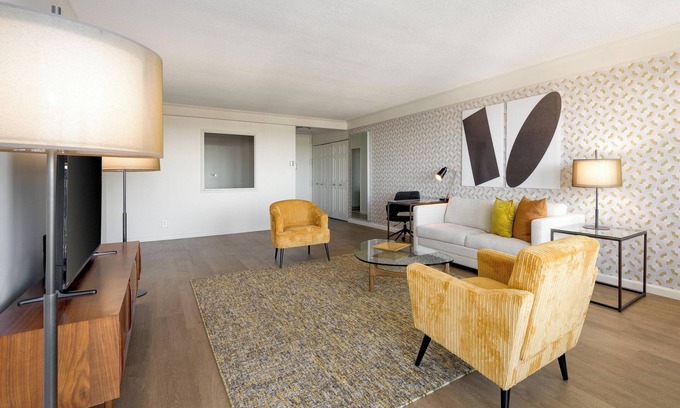 West End Apartment | Spacious One-Bedroom Apartment with Balcony in Wes