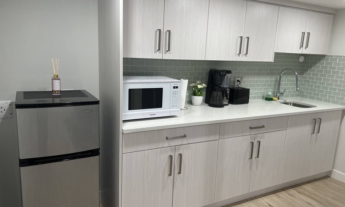 Southeast Calgary House | Spacious one bedroom suite in Calgary