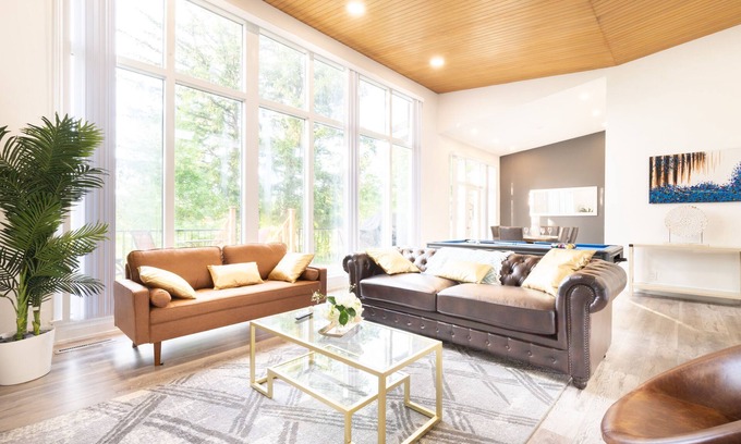 Bathurst Manor House | Spacious Open Concept Home