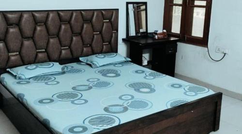 Gomti Nagar Apartment | Spacious Peaceful Apartment for Two Families in Lucknow