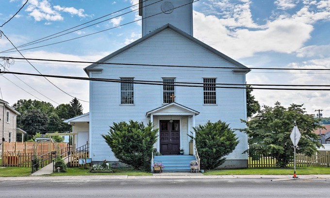 Dundee House | Spacious Pet-Friendly Home - Near Dundee Wineries!