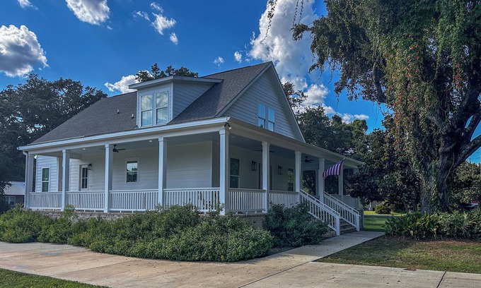 Mississippi City House | Spacious Pet Friendly 5-bedroom house, steps from the beac