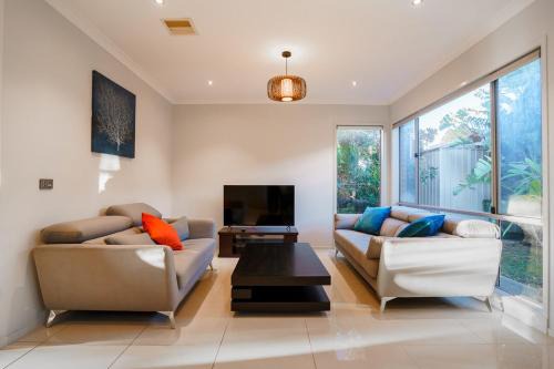 Point Cook House | Spacious Point Cook Retreat & Free Parking