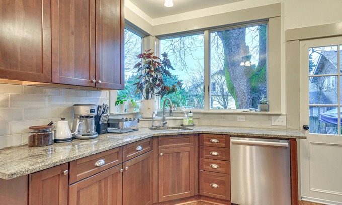 Brooklyn House | Spacious Portland Home ~ 3 Mi to Downtown!
