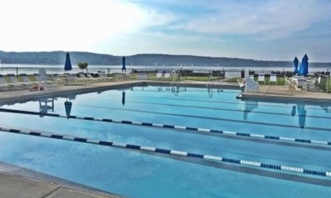 Saratoga Springs House | Spacious private home near Saratoga Lake w/access to clubhouse amenities.