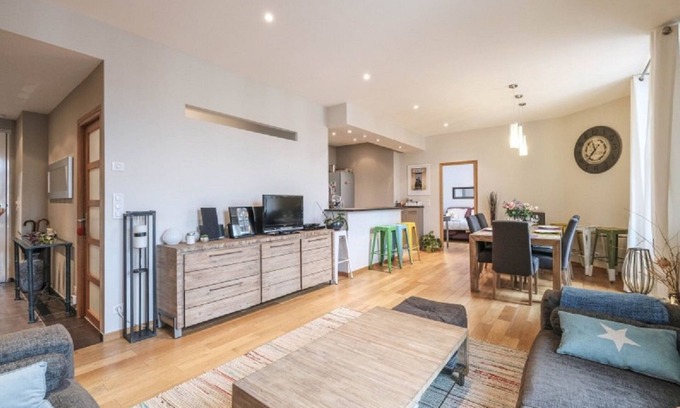 Carnot Apartment | Spacious, quiet and sunny apartment close to Palais des Festivals and Croisette