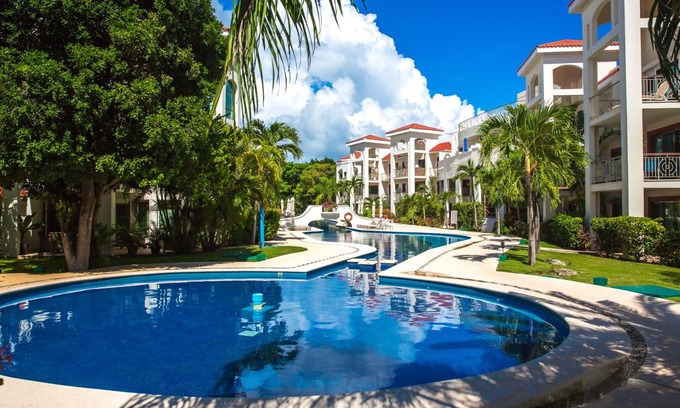 Playacar Condo | Spacious, quiet and safe condo one block from the beach in Playacar