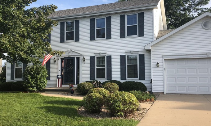Oshkosh House | Spacious rental home 3 miles from EAA