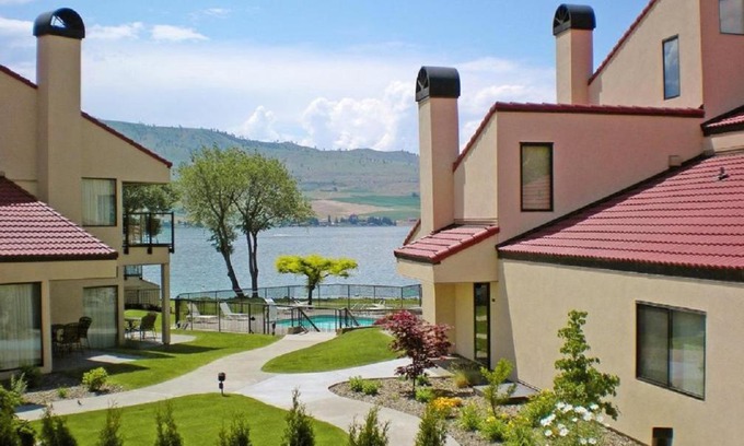 Chelan Apartment | Spacious Resort Condos Fronting Beautiful Lake Chelan