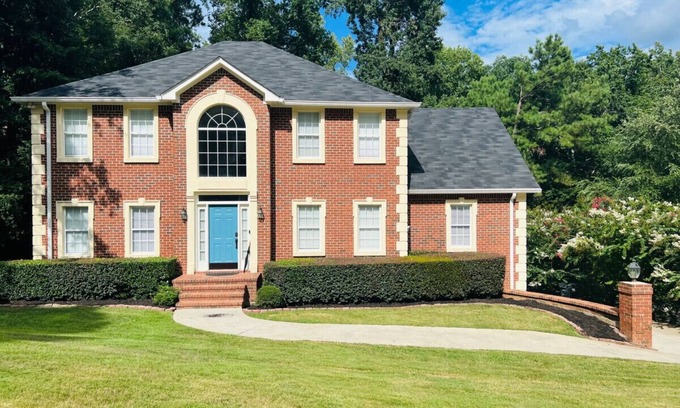 Hunters Ridge House | Spacious Retreat 5B/2.5b with 4 King beds & EV Charger