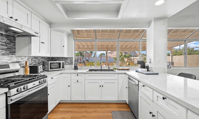 Valinda House | Spacious Retreat Near Iconic LA Sights