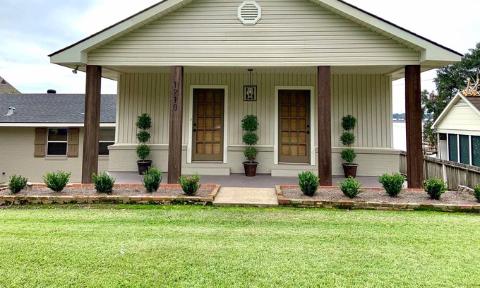 Ventress House | Spacious Retreat on False River