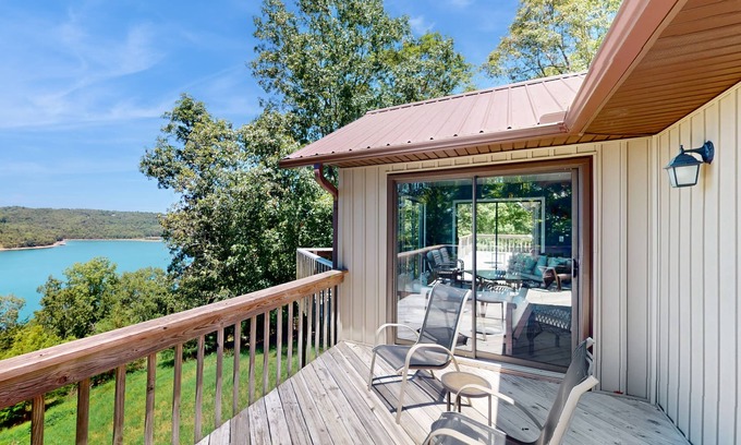 Eureka Springs House | Spacious Retreat with Serene Lake Views, Hot tub & Internet