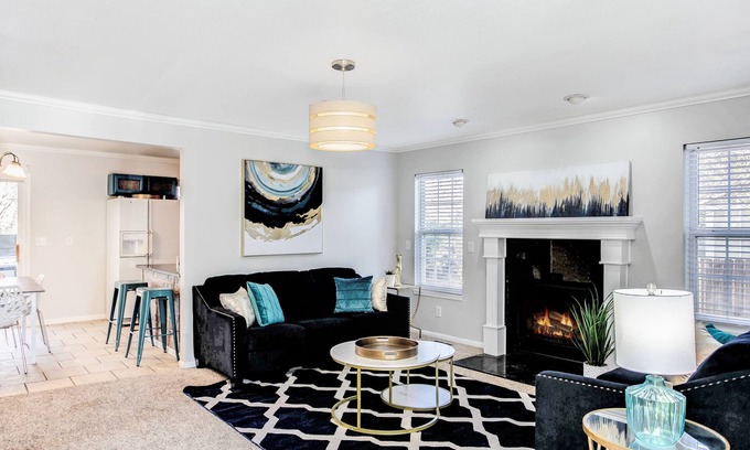 Wichita House | Spacious Retreat with great yard 4bd/3bth