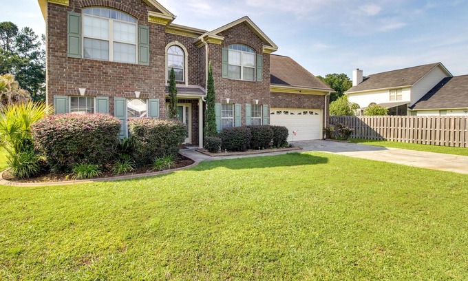 Richmond Hill House | Spacious Richmond Hill Home ~ 20 Mi to Savannah!