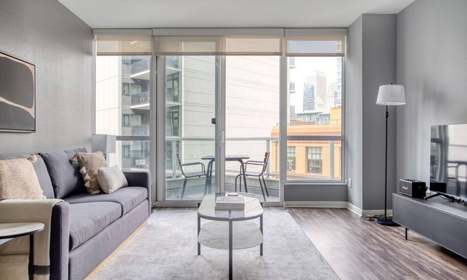 Rincon Hill Apartment | Spacious Rincon Hill 1BR w/Gym, Balcony + Hot tub by Blueground