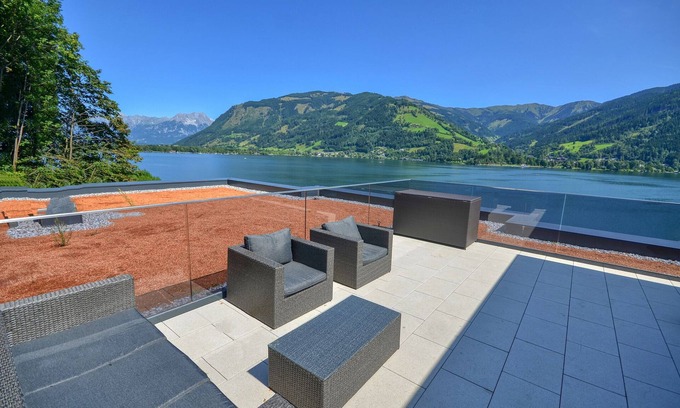 Zell am See Apartment | Spacious roof-top terraces overlooking the Zeller lake