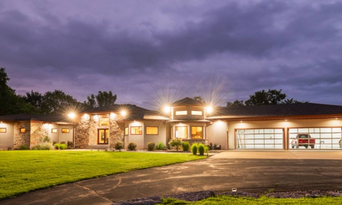 Prescott House | Spacious secluded 5bedroom 8bath estate in charming Prescott with pool