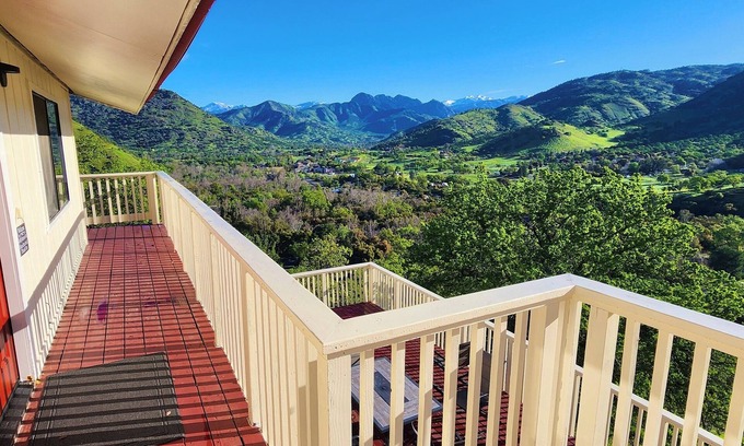 Three Rivers House | Spacious Sequoia Park 5 bed 3 bath house w/AC & WIFI in charming Three Rivers