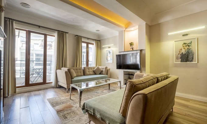 Cihangir Apartment | Spacious Serenity with Comfort and Hygiene