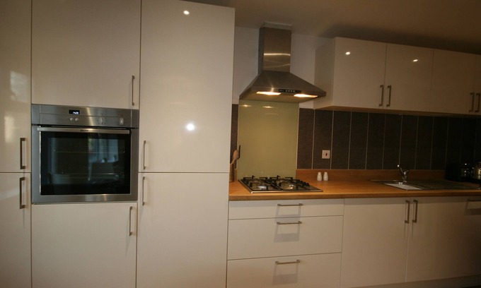 Aylesbury Apartment | SPACIOUS SERVICED APARTMENT WITH 2 BEDROOMS IN THE HEART OF AYLESBURY.