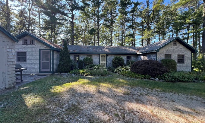 Harpswell House | Spacious single-story cottage with ocean views, large screen porch, and a quiet location.