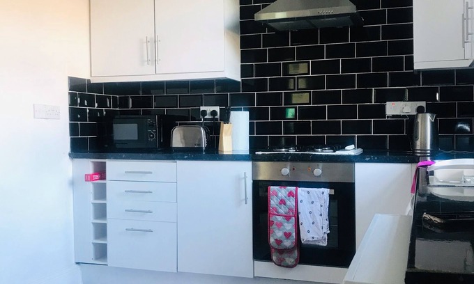 Sittingbourne House | Spacious Sittingbourne Stay - 4Bed w/ Parking