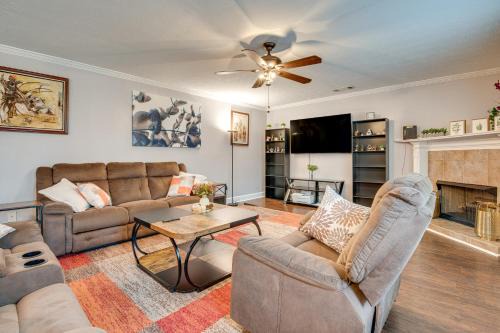 Snellville House | Spacious Snellville Home with Yard 28 Mi to Atlanta