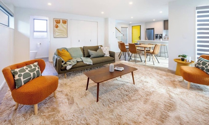 Christchurch House | Spacious Stay near Avon River w/Carpark
