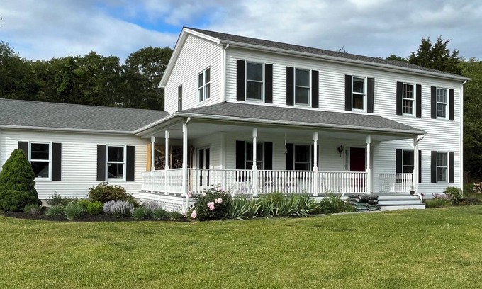 Pawcatuck House | Spacious Stonington Coastal Retreat in between Mystic and Westerly/Watch Hill!