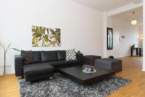 Friedrichshain-Kreuzberg Apartment | Spacious Studio Apartment Friedrichshain