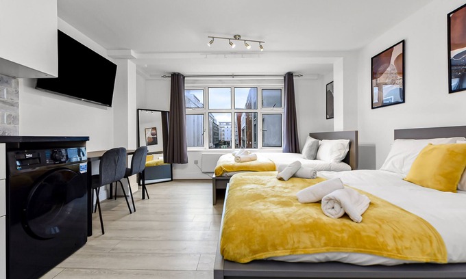 Farringdon Apartment | Spacious Studio Flat In Central London
