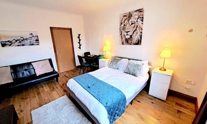 Angel Apartment | Spacious Studio Apartment Between Kings Cross & Angel