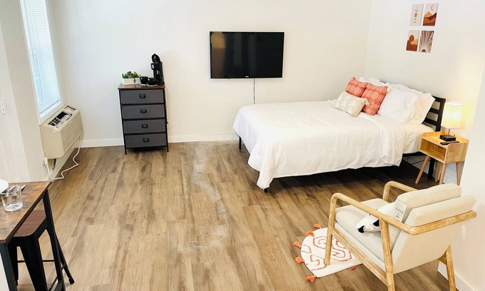 Little Rock Medical District Apartment | Spacious Studio Unit near Downtown & UAMS Little Rock with WiFi, AC
