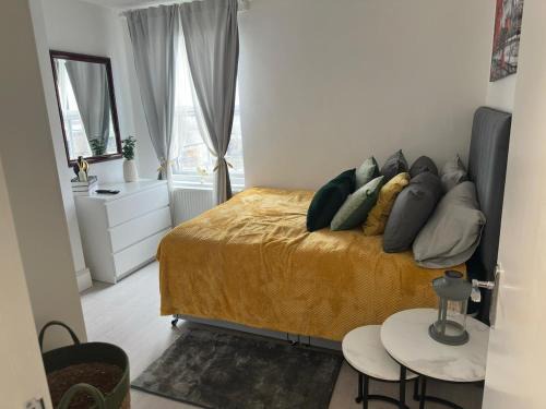 Kensal Green Apartment | Spacious Studio with Separate the Kitchen 4A